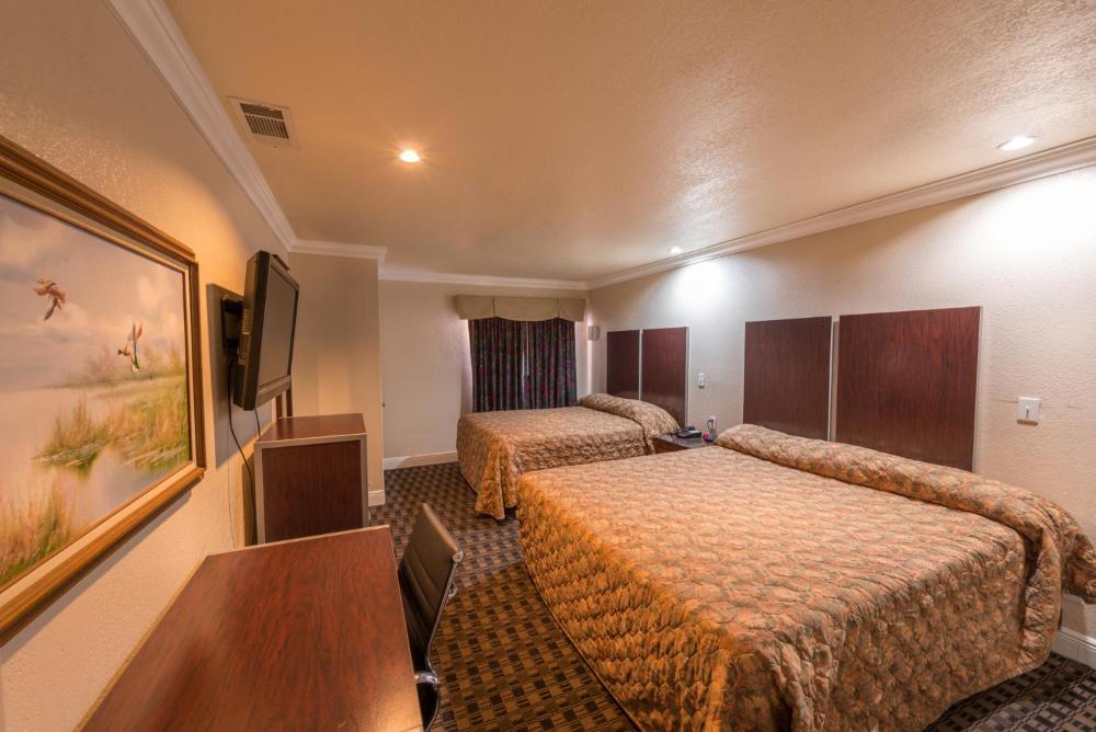 Double Queen Room interior